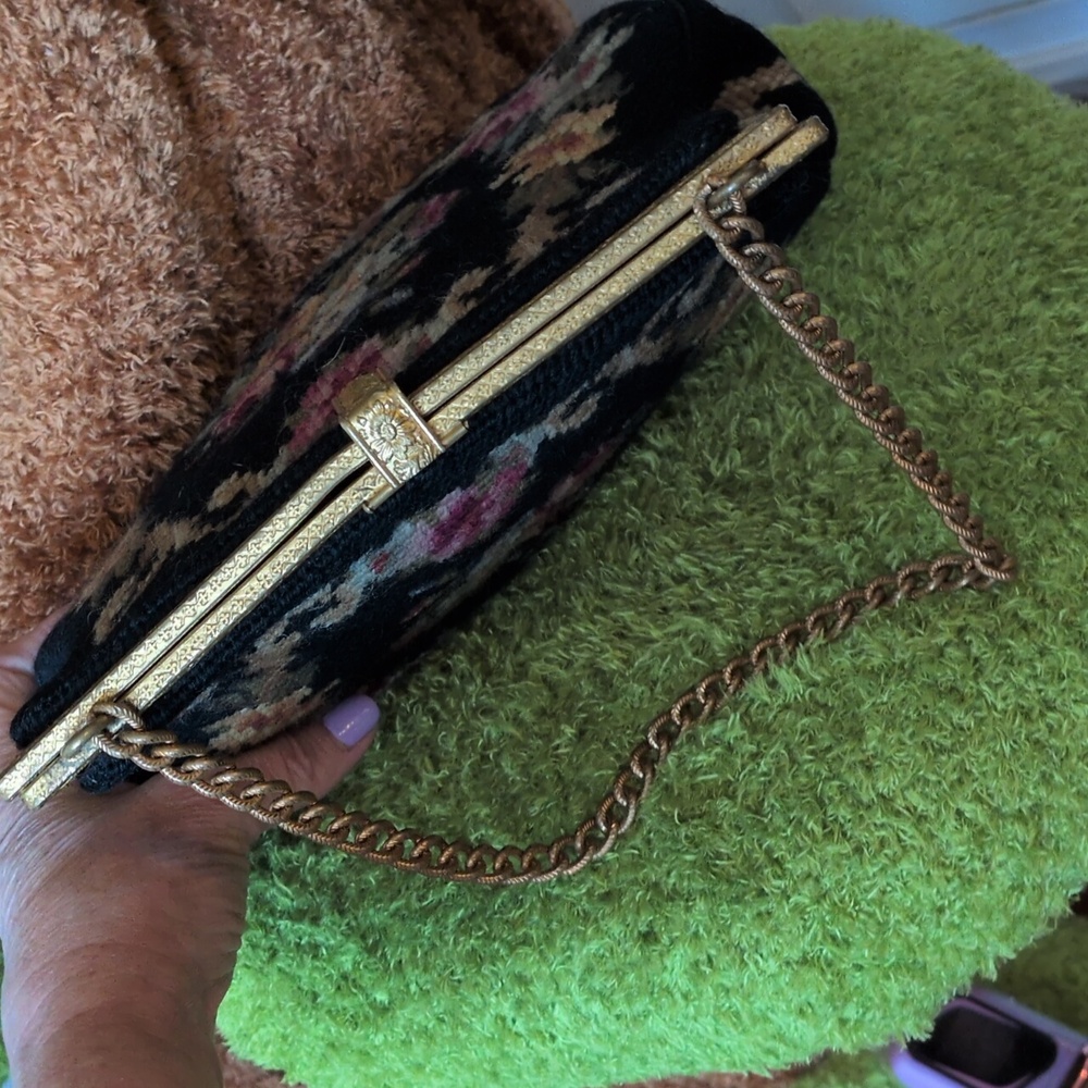 Hand worked vintage needlepoint bag. - Picture 5 of 14